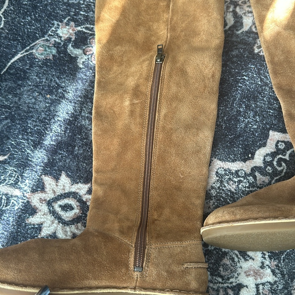 UGG - Picture 3 of 6